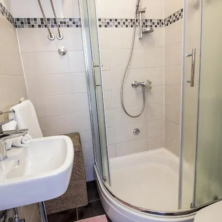 Hébergement de vacances Premium In Kucine-mravinci With Swimming Pool