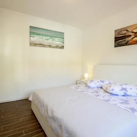 Premium In Kucine-mravinci With Swimming Pool Holiday home *