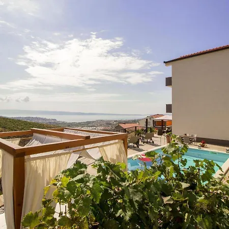 Premium In Kucine-mravinci With Swimming Pool Holiday home Split