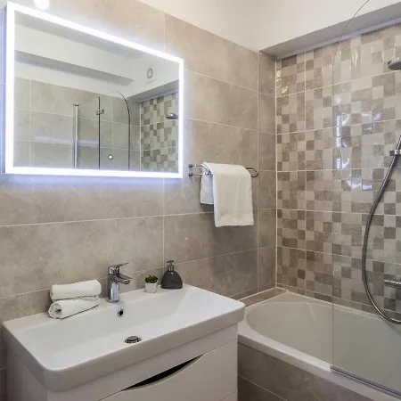 Premium In Kucine-mravinci With Swimming Pool