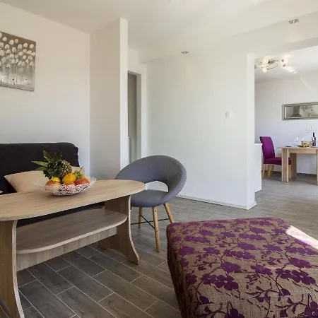 Semesterbostad Premium In Kucine-mravinci With Swimming Pool