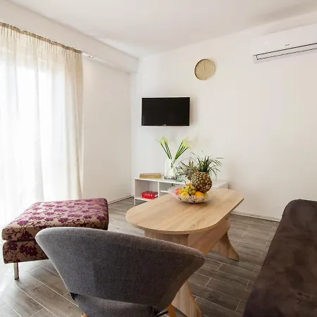 Premium In Kucine-mravinci With Swimming Pool Semesterbostad Split